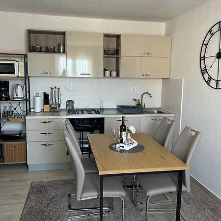 Apartment Salov โตรกีร์ ภายนอก รูปภาพ