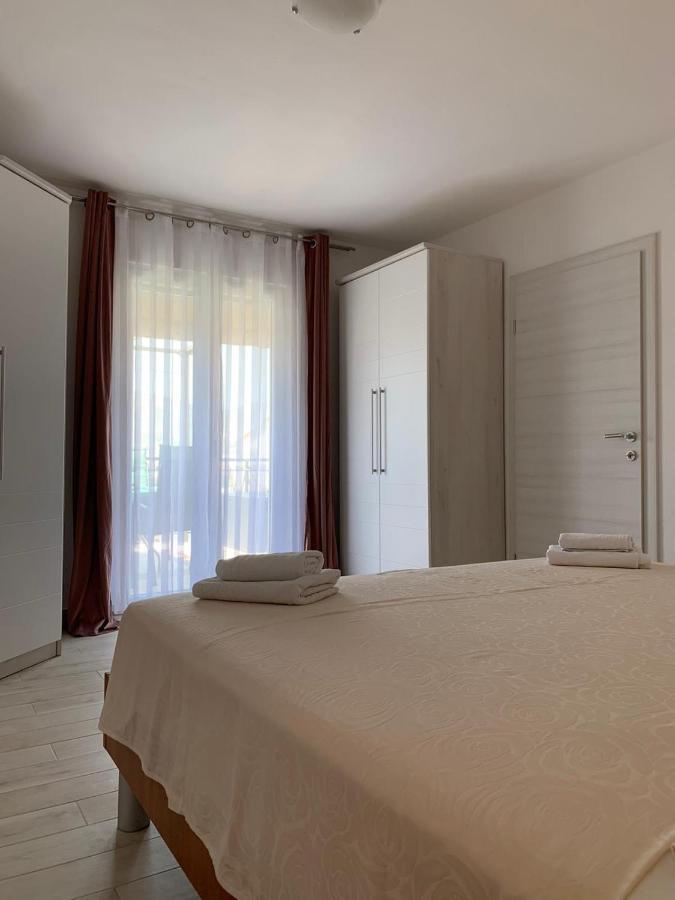 Apartment Salov โตรกีร์ ภายนอก รูปภาพ