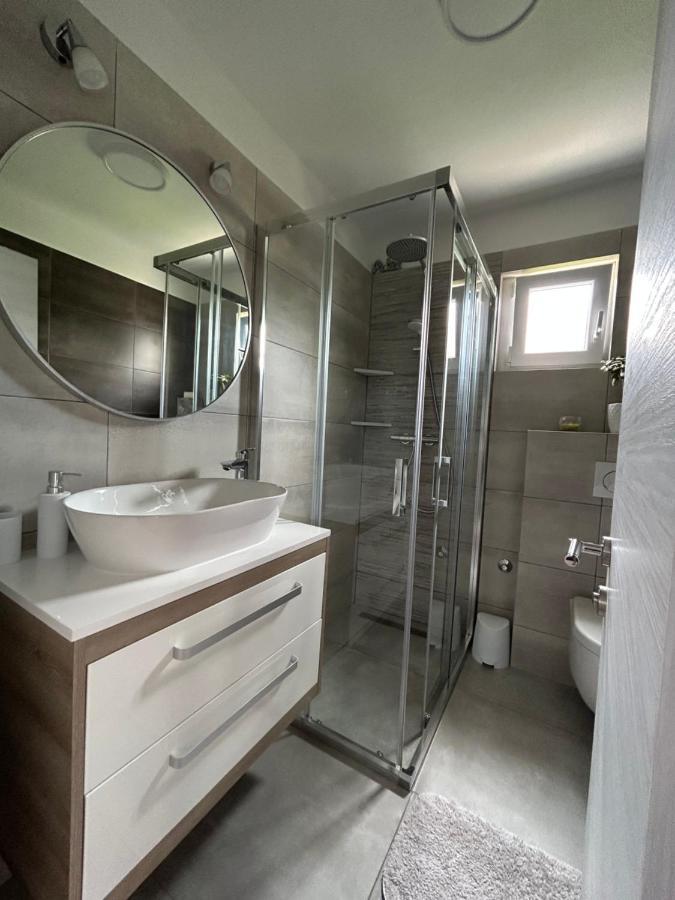 Apartment Salov โตรกีร์ ภายนอก รูปภาพ