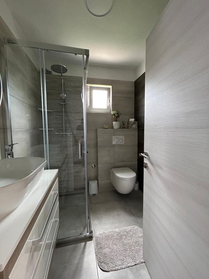 Apartment Salov โตรกีร์ ภายนอก รูปภาพ
