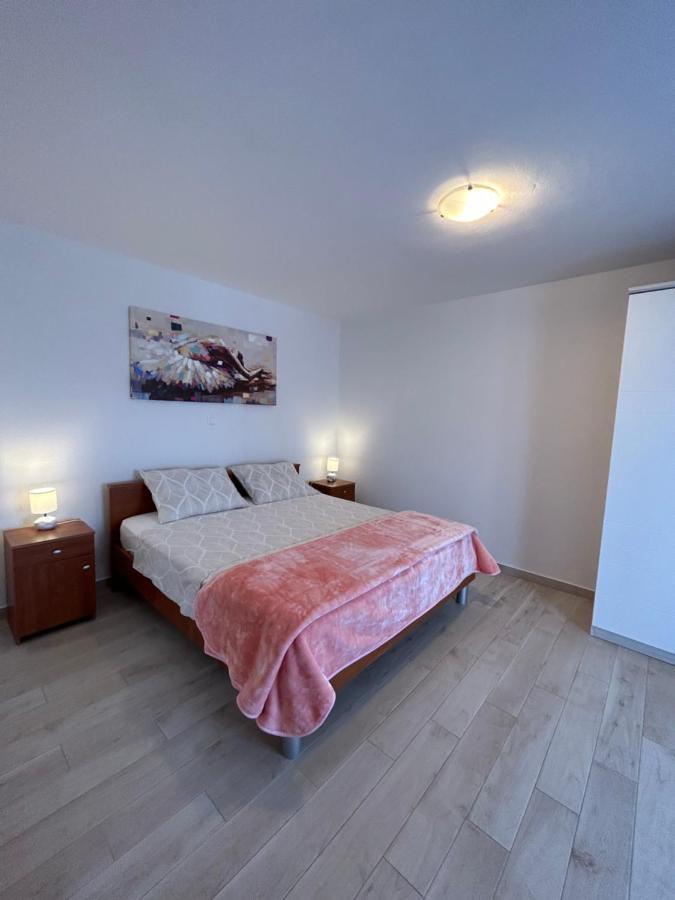 Apartment Salov โตรกีร์ ภายนอก รูปภาพ