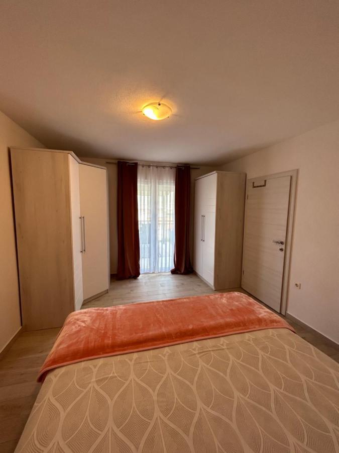 Apartment Salov โตรกีร์ ภายนอก รูปภาพ